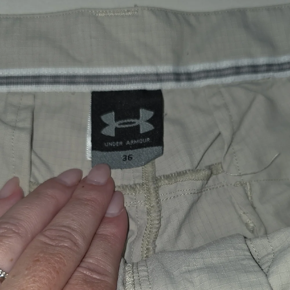 Under Armour Men Utility Performance Cargo Golf Shorts Off White Size 36 Stretch